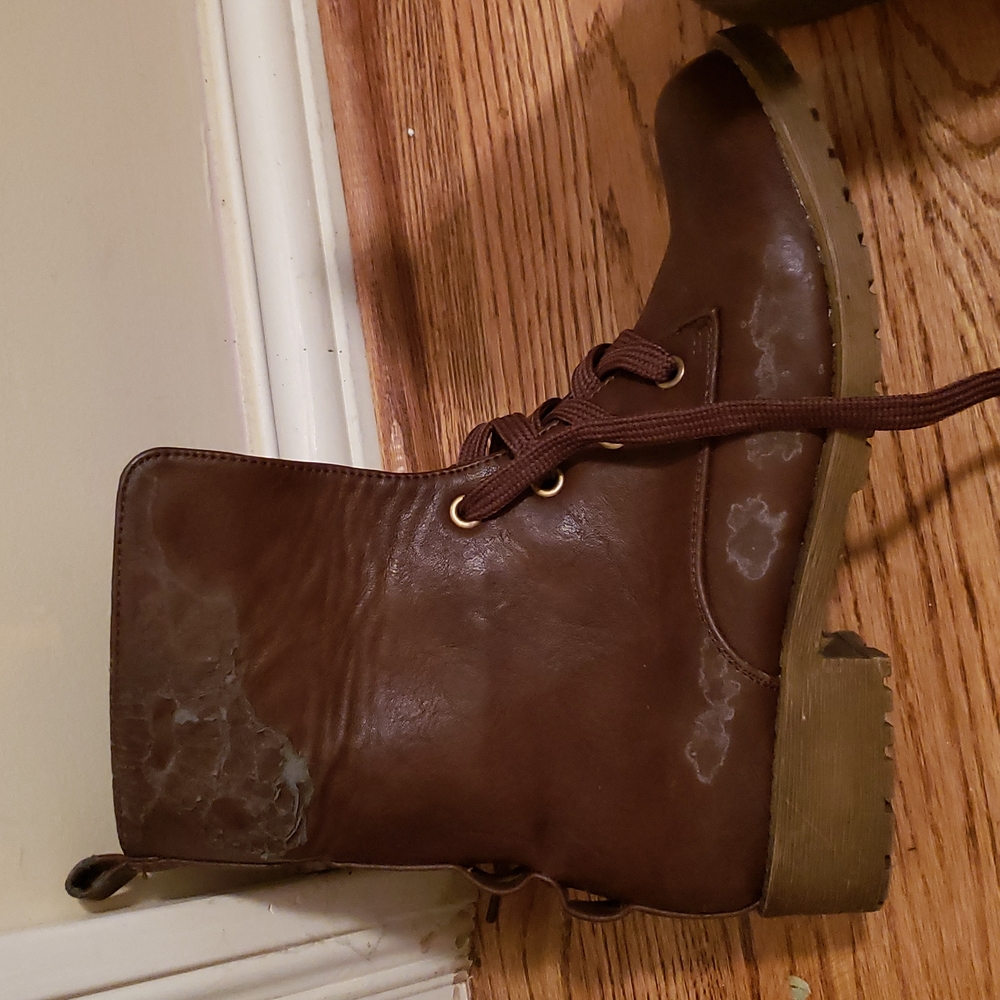 Brown boots.